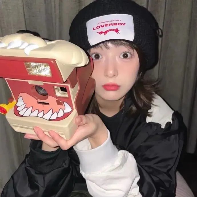 目露凶光