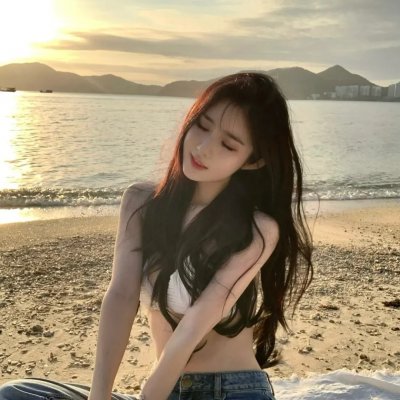 出墙红杏两家春